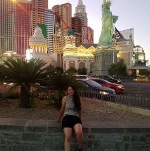 Meet your Posher, Dinora